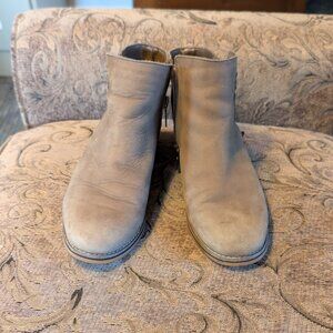 EUC Blondo Waterproof Booties size 8.5